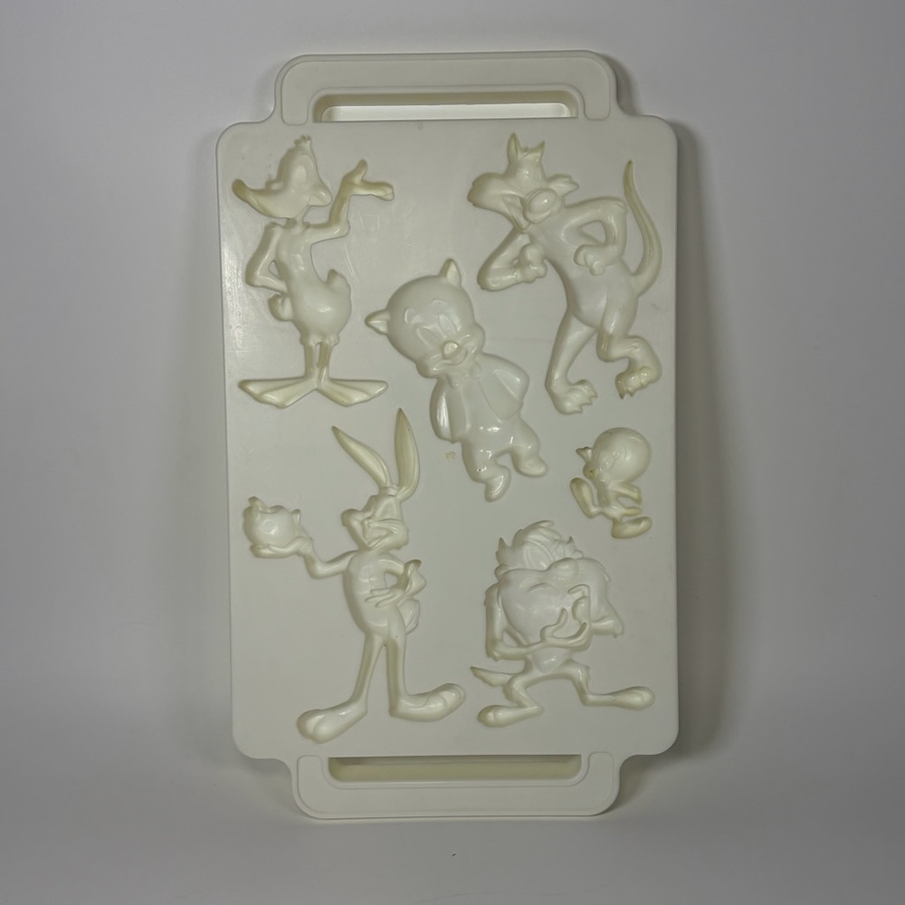 WB Looney Tunes Candy Gelatin Mold Bugs Bunny Daffy Taz Sylvester PorkyPig Tweey